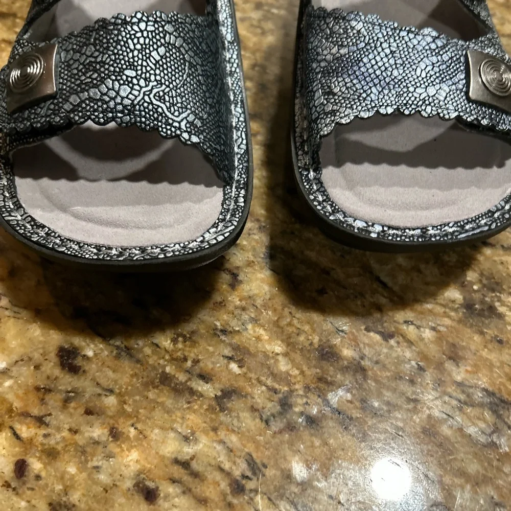 NEW Alegria Sandra Silver Pewter Lace Slide Wedge Sandals Size 38/US 7.5 - Picture 9 of 9